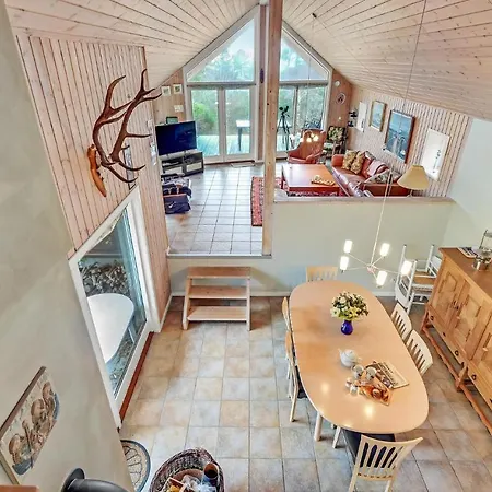 Pet Friendly In With Kitchen